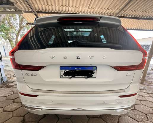 VOLVO-XC60-2023