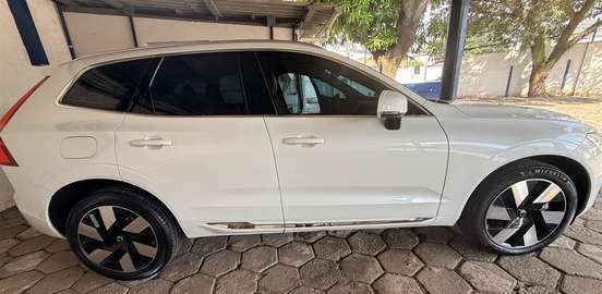 VOLVO-XC60-2023