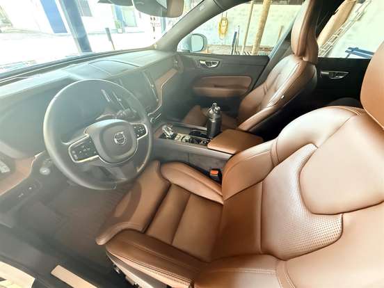 VOLVO-XC60-2023