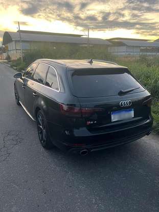 AUDI-A4-2017