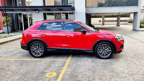AUDI-Q3-2021