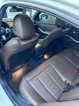 BMW-320i-2023