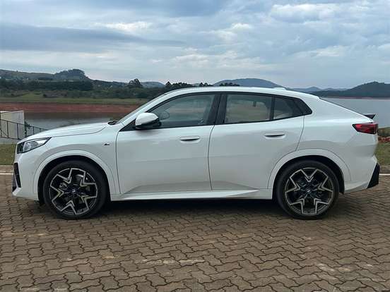 BMW-iX2-64,8 KW ELÉTRICO XDRIVE30 M SPORT BMW-iX2-2025