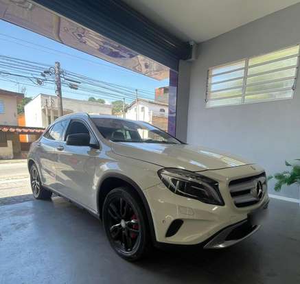 MERCEDES-BENZ-GLA 200-2015