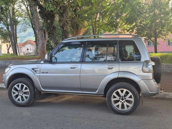 MITSUBISHI-PAJERO TR4-2.0 4X4 16V 140CV FLEX 4P AUTOMÁTICO MITSUBISHI-PAJERO TR4-2013