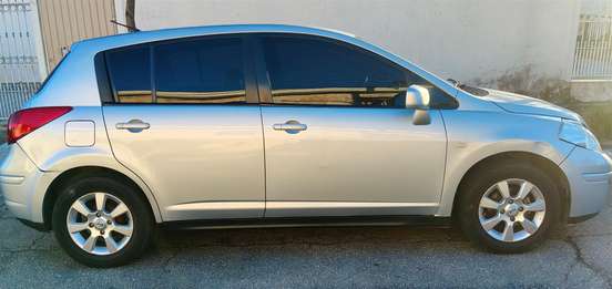 NISSAN-TIIDA-2010