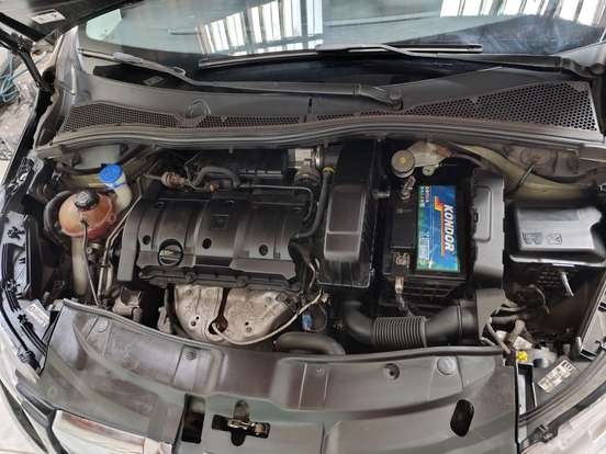 PEUGEOT-2008-1.6 16V FLEX GRIFFE 4P AUTOMÁTICO PEUGEOT-2008-2017