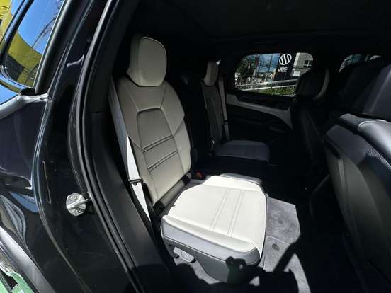 PORSCHE-CAYENNE-2025