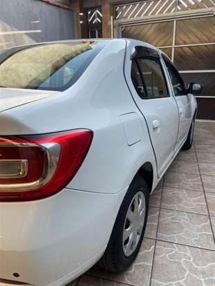 RENAULT-LOGAN-2019