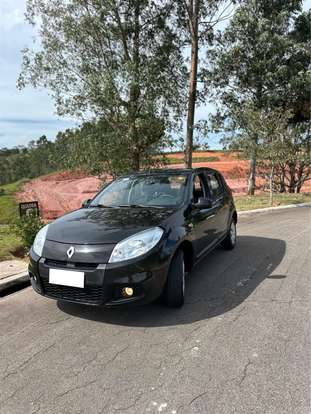 RENAULT-SANDERO-2012