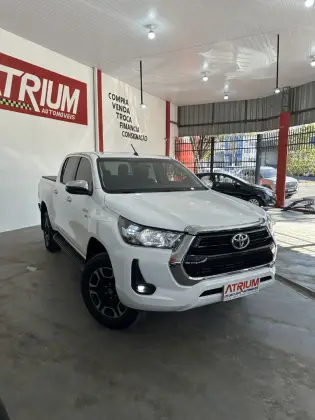 TOYOTA HILUX 2.7 VVT-i FLEX CD SRV 4X2 AUTOMÁTICO TOYOTA HILUX 2.7 VVT-i FLEX CD SRV 4X2 AUTOMÁTICO