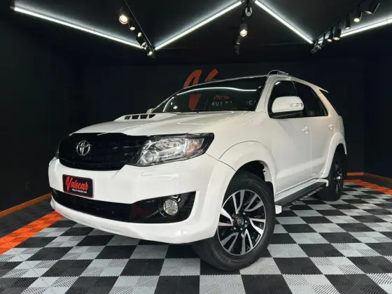 TOYOTA HILUX SW4 3.0 SRV 4X4 7 LUGARES 16V TURBO INTERCOOLER DIESEL 4P AUTOMÁTICO TOYOTA HILUX SW4 3.0 SRV 4X4 7 LUGARES 16V TURBO INTERCOOLER DIESEL 4P AUTOMÁTICO