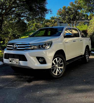 TOYOTA HILUX 2.8 SRX 4X4 CD 16V DIESEL 4P AUTOMÁTICO