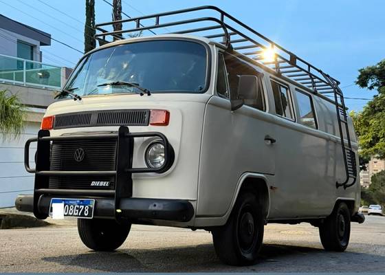 VOLKSWAGEN KOMBI 1.6 FURGÃO 8V DIESEL 3P MANUAL