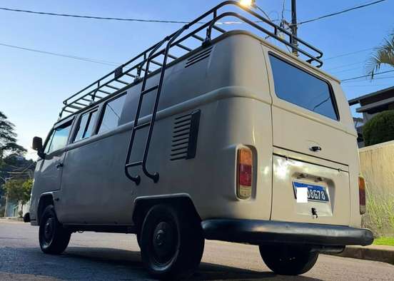 VOLKSWAGEN-KOMBI-1983
