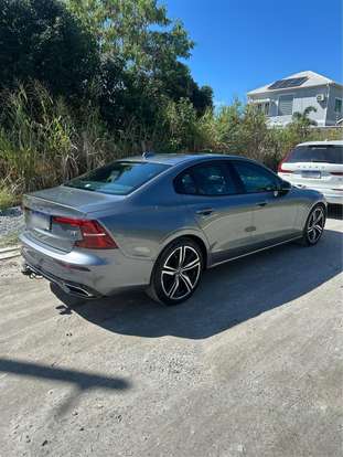 VOLVO-S60-2.0 T8 R-DESIGN HÍBRIDO 4P AUTOMÁTICO VOLVO-S60-2019