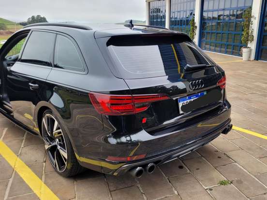 AUDI-A4-2019