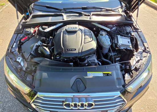 AUDI-A4-2019