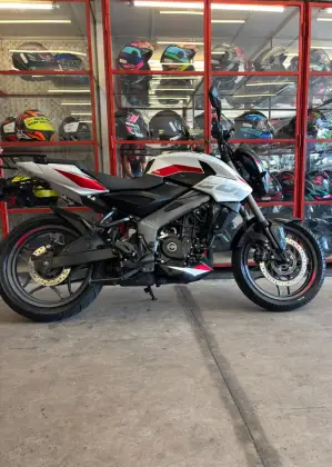 BAJAJ DOMINAR NS200 BAJAJ DOMINAR NS200
