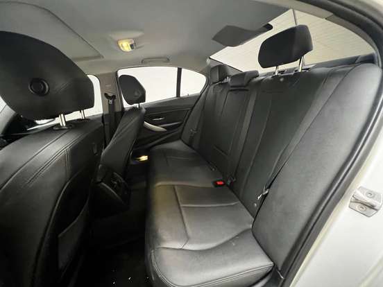 BMW-320i-2015
