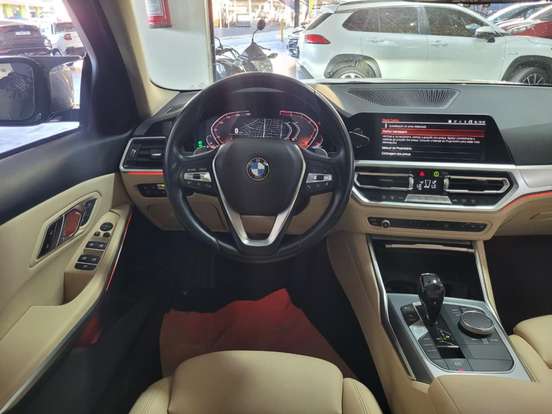 BMW-320i-2020