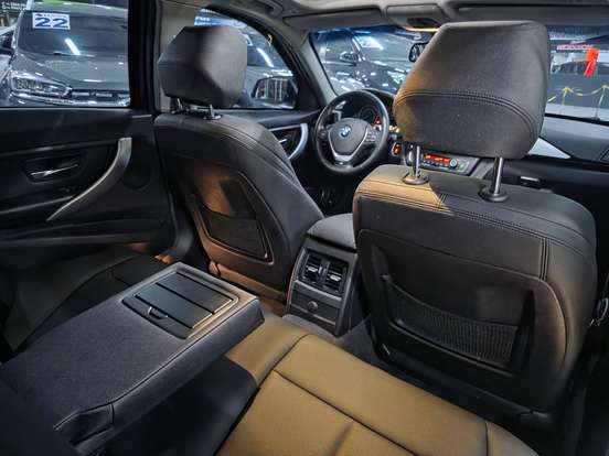 BMW-320i-2015