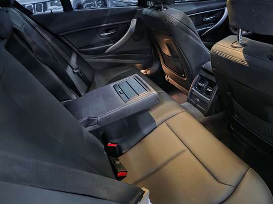 BMW-320i-2015