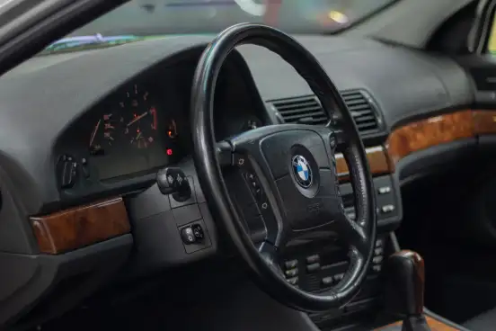 BMW-540i-2000