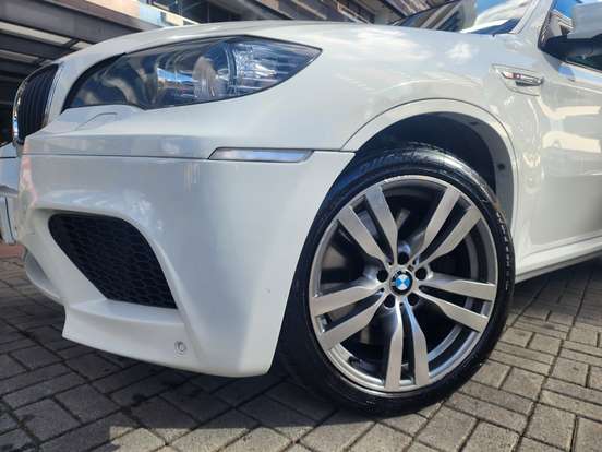 BMW-X6-4.4 M 4X4 COUPÉ V8 32V BI-TURBO GASOLINA 4P AUTOMÁTICO BMW-X6-2011