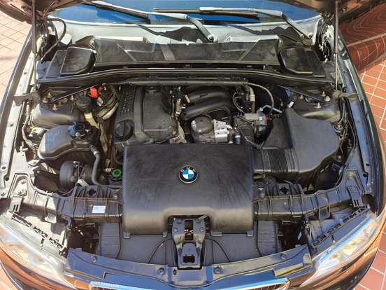 BMW-118i-2.0 TOP HATCH 16V GASOLINA 4P AUTOMÁTICO BMW-118i-2011