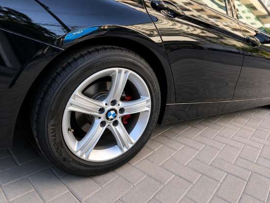 BMW-320i-2015