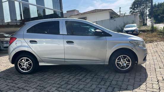 CHEVROLET-ONIX-2015