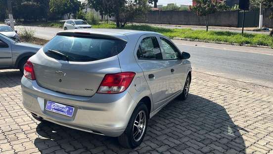 CHEVROLET-ONIX-2015