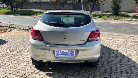 CHEVROLET-ONIX-2015