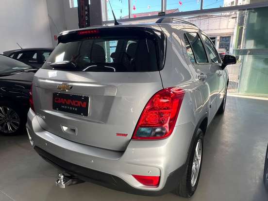 CHEVROLET-TRACKER-2017