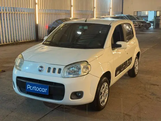 FIAT UNO 1.0 VIVACE 8V FLEX 4P MANUAL FIAT UNO 1.0 VIVACE 8V FLEX 4P MANUAL