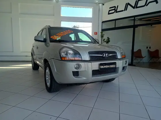 HYUNDAI TUCSON 2.0 MPFI GLS 16V 143CV 2WD GASOLINA 4P AUTOMÁTICO HYUNDAI TUCSON 2.0 MPFI GLS 16V 143CV 2WD GASOLINA 4P AUTOMÁTICO
