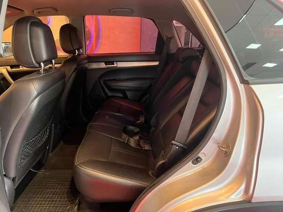 KIA-SORENTO-2010