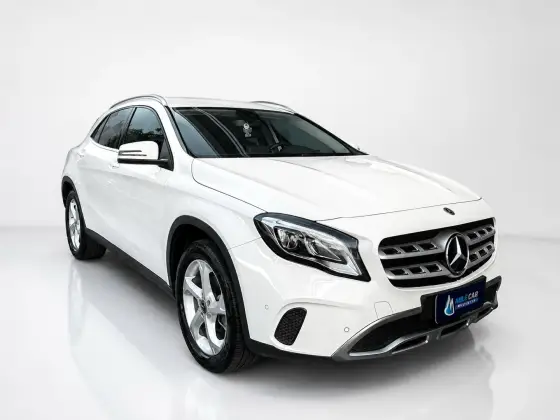 MERCEDES-BENZ GLA 200 1.6 CGI FLEX STYLE 7G-DCT MERCEDES-BENZ GLA 200 1.6 CGI FLEX STYLE 7G-DCT
