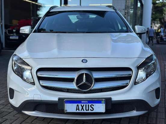 MERCEDES-BENZ-GLA 200-2015