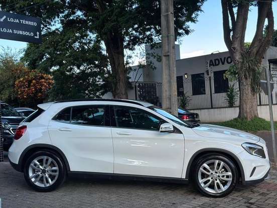 MERCEDES-BENZ-GLA 200-2015