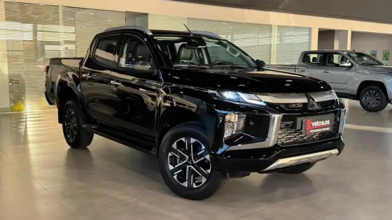 MITSUBISHI L200 TRITON 2.4 16V TURBO DIESEL SPORT HPE-S CD 4P 4X4 AUTOMÁTICO MITSUBISHI L200 TRITON 2.4 16V TURBO DIESEL SPORT HPE-S CD 4P 4X4 AUTOMÁTICO