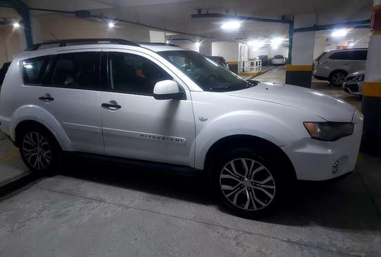 MITSUBISHI-OUTLANDER-2011