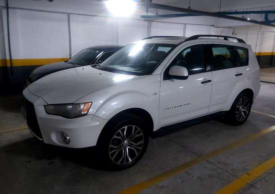 MITSUBISHI-OUTLANDER-2011