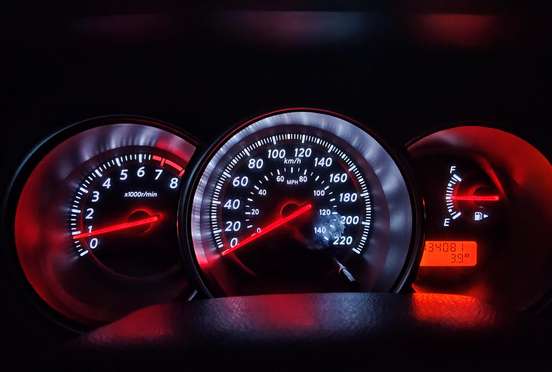 NISSAN-TIIDA-2010