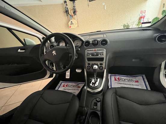 PEUGEOT-308-2012