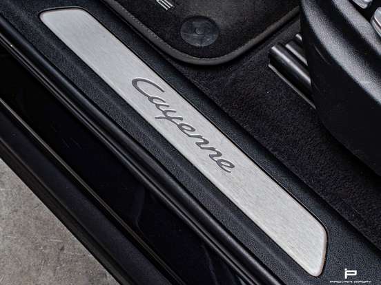 PORSCHE-CAYENNE-2019
