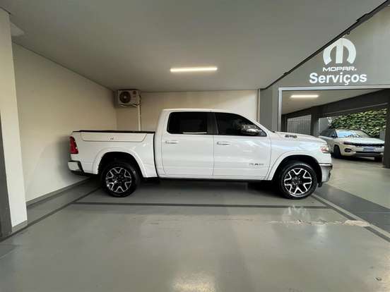 RAM-1500-3.0 HURRICANE 6 BITURBO GASOLINA LARAMIE NIGHT EDITION CD 4X4 AUTOMÁTICO RAM-1500-2024