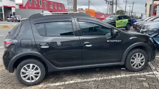 RENAULT-SANDERO-2023