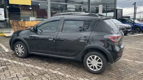 RENAULT-SANDERO-2023